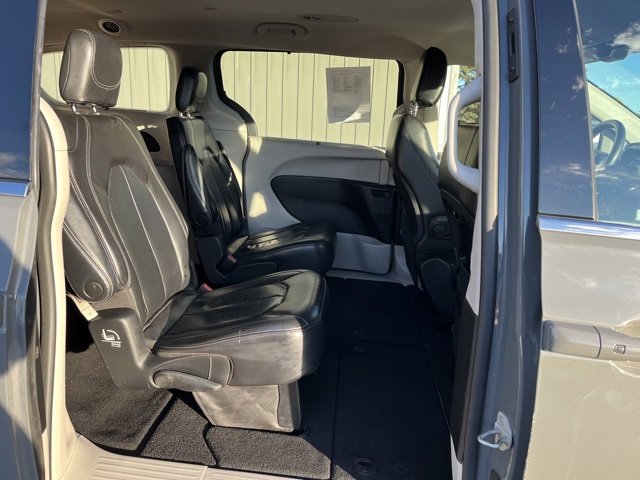 Used 2022 Chrysler Pacifica Touring-L image 38