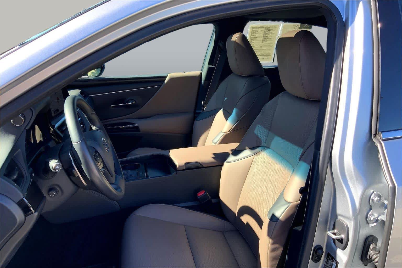 Used 2025 Lexus ES 350 w/ Premium Package FWD image 9