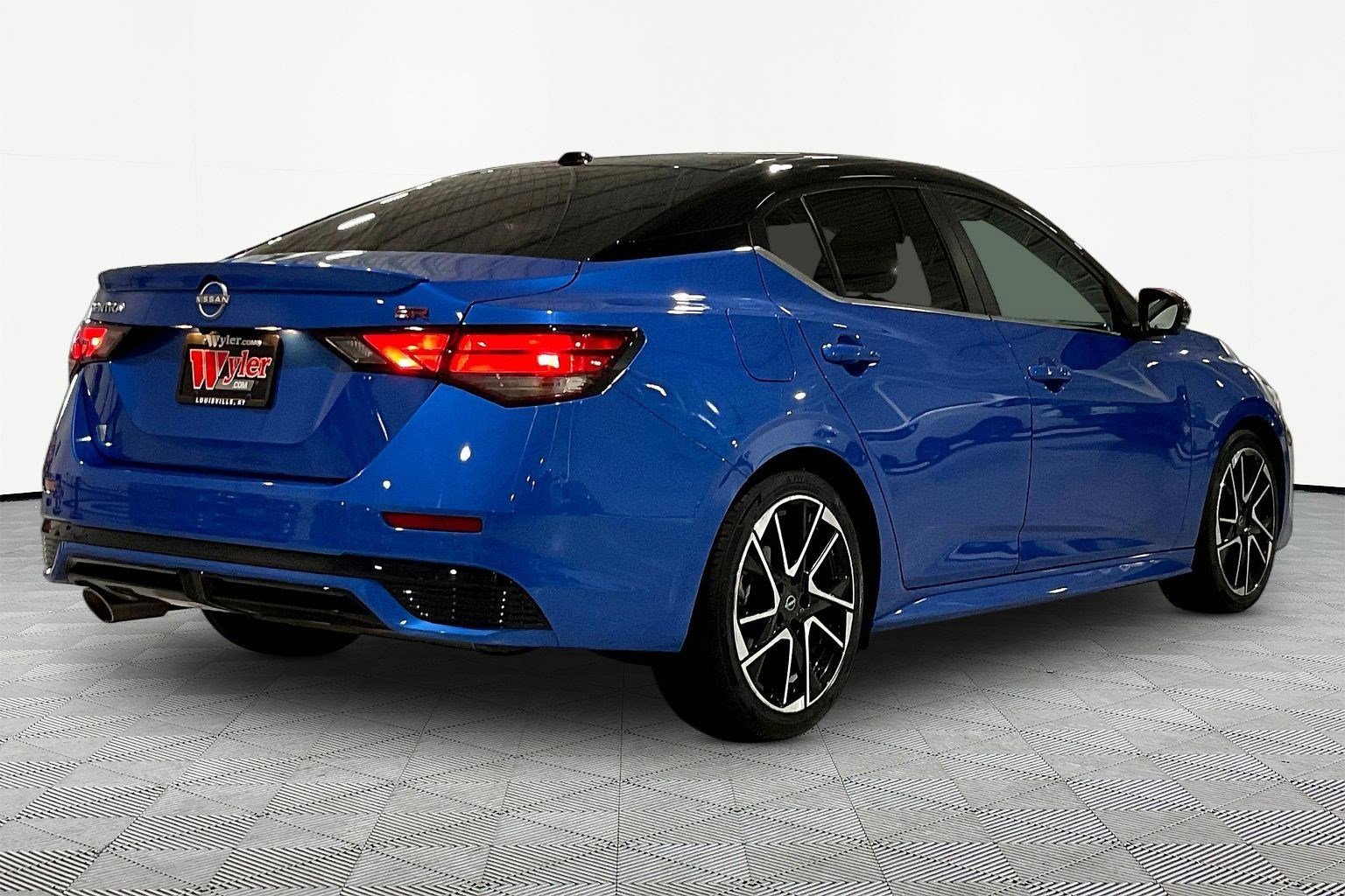 Used 2024 Nissan Sentra SR w/ SR Premium Package FWD image 6