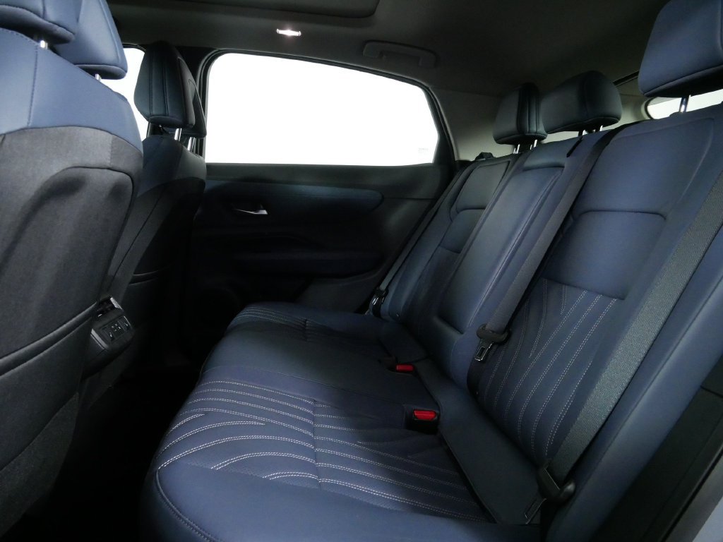 Used 2024 Nissan Ariya AWD image 16