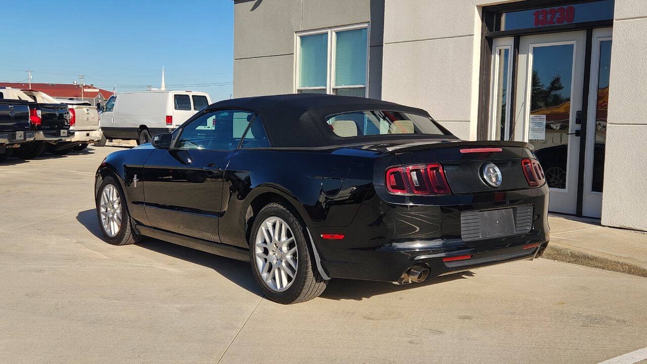 Used 2013 Ford Mustang Premium RWD image 4
