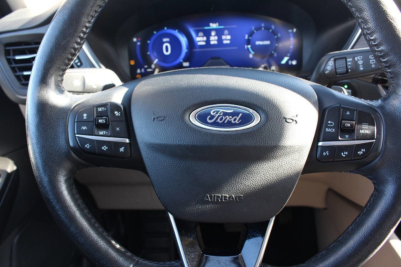 Used 2020 Ford Escape Titanium image 14