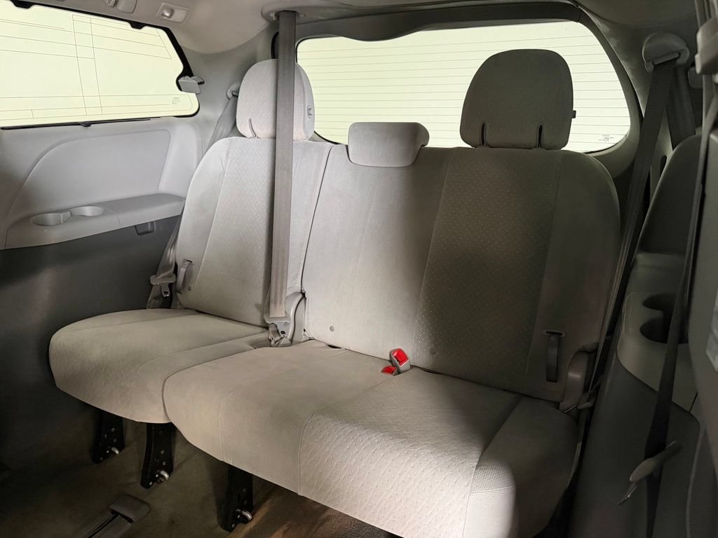 Used 2015 Toyota Sienna LE AWD/4WD image 21