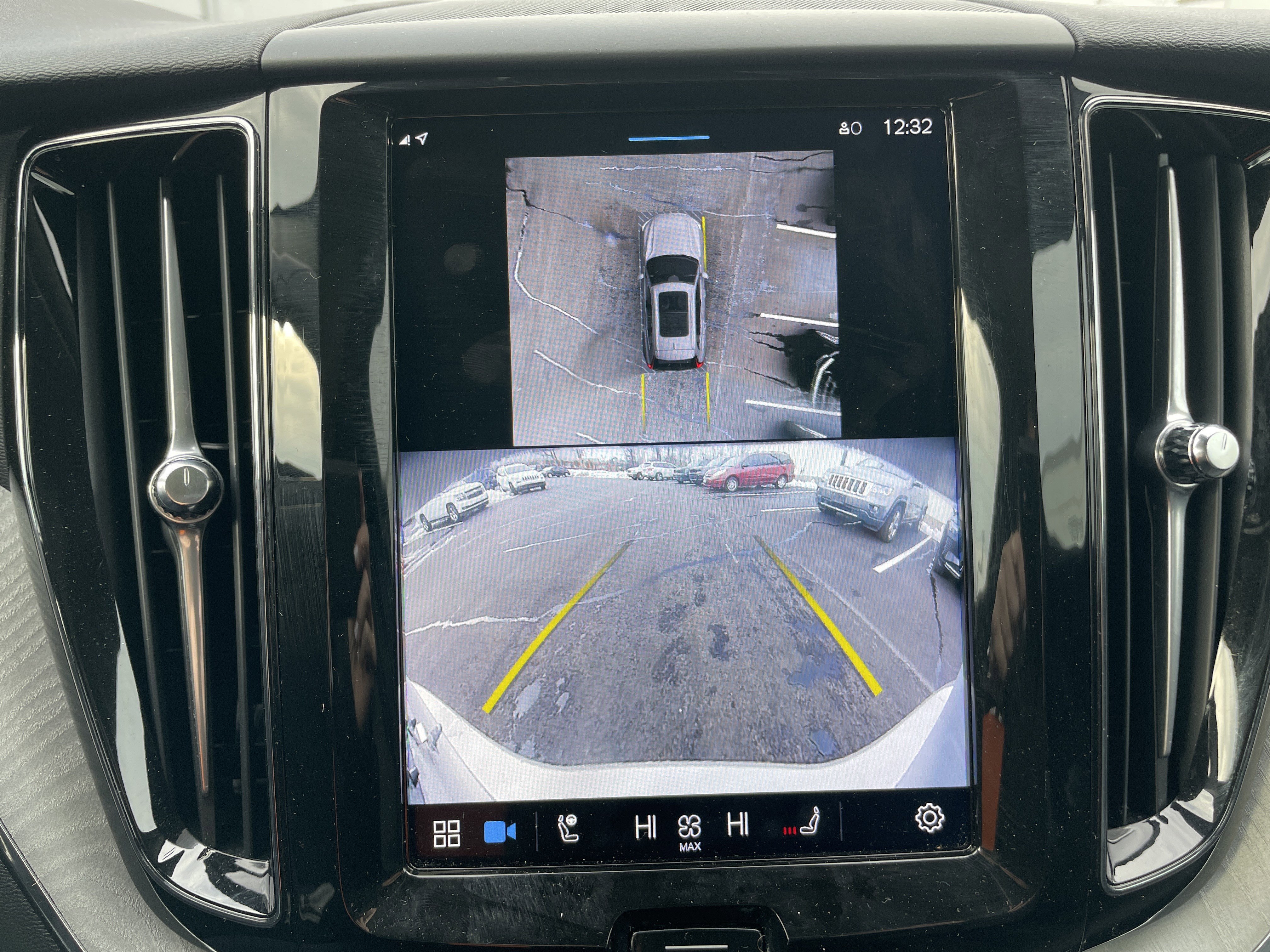 Used 2025 Volvo XC60 B5 Plus image 50