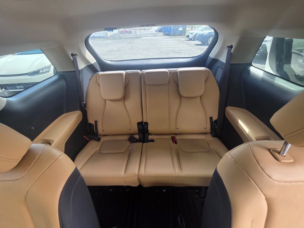 Used 2024 Kia Carnival LX FWD image 8