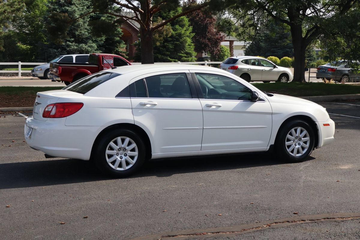 Used 2008 Chrysler Sebring LX FWD image 4