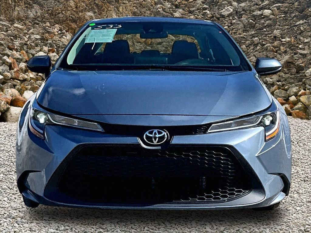Used 2022 Toyota Corolla LE image 3