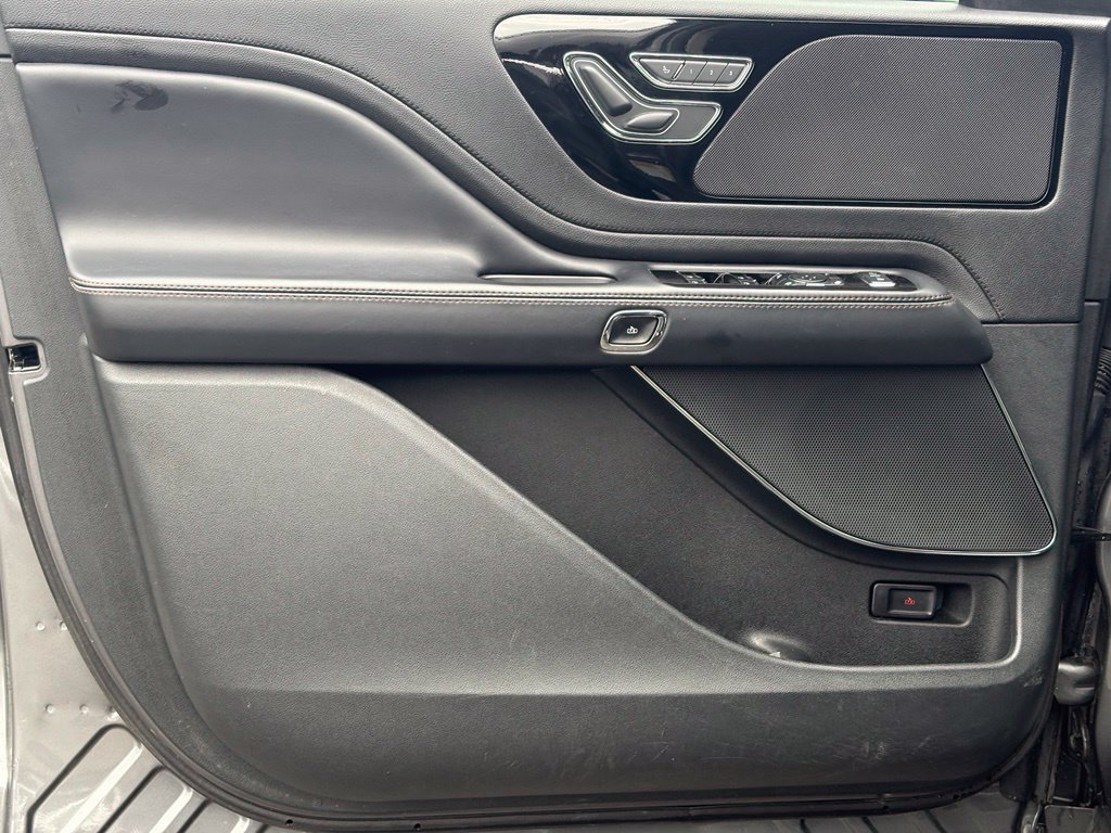 Used 2023 Lincoln Aviator AWD w/ Premium Package image 10