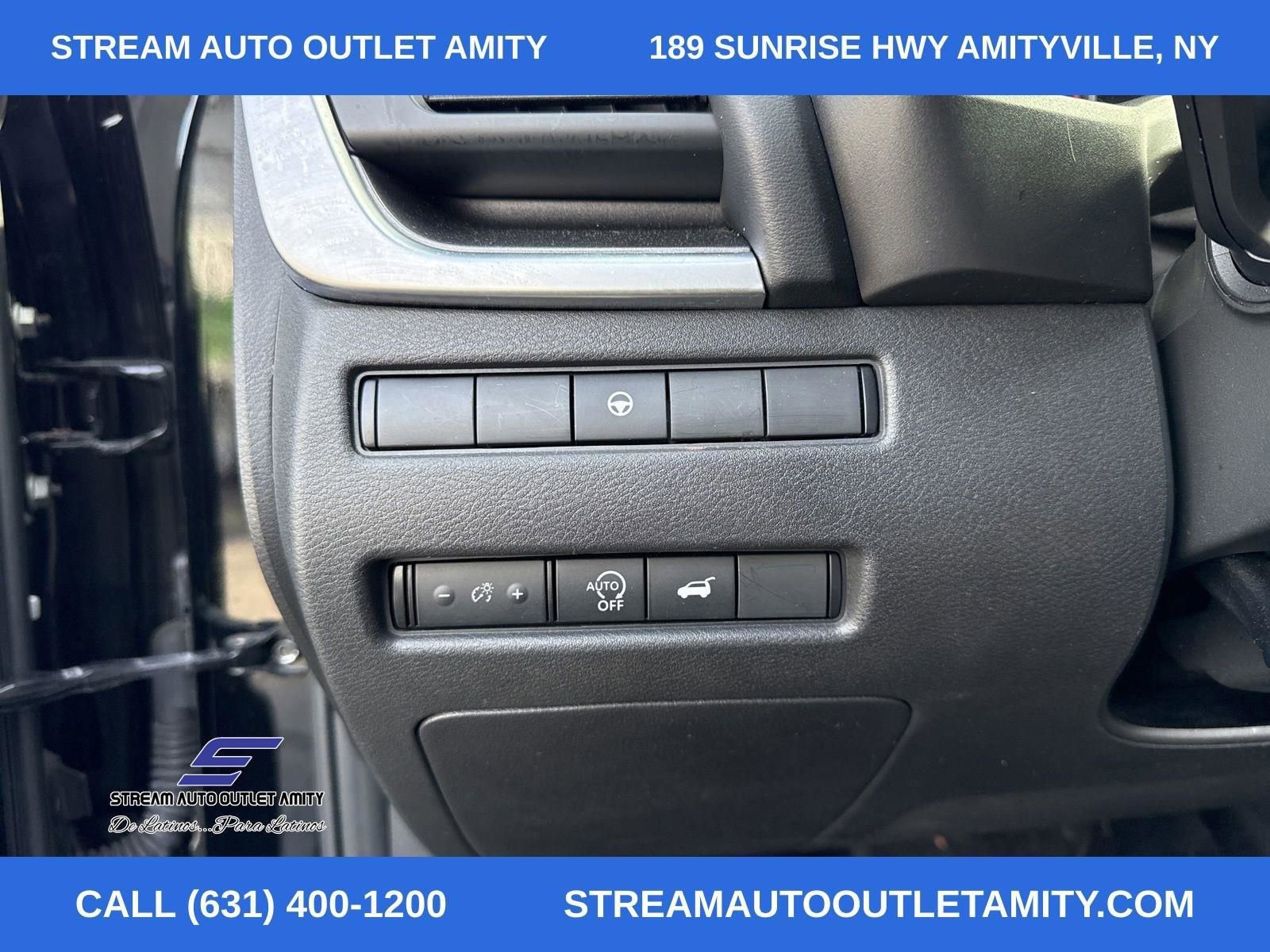 Used 2024 Nissan Rogue SV image 32