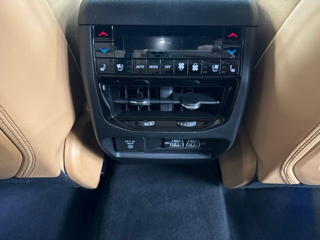 Used 2025 Jeep Grand Cherokee Summit AWD/4WD image 33