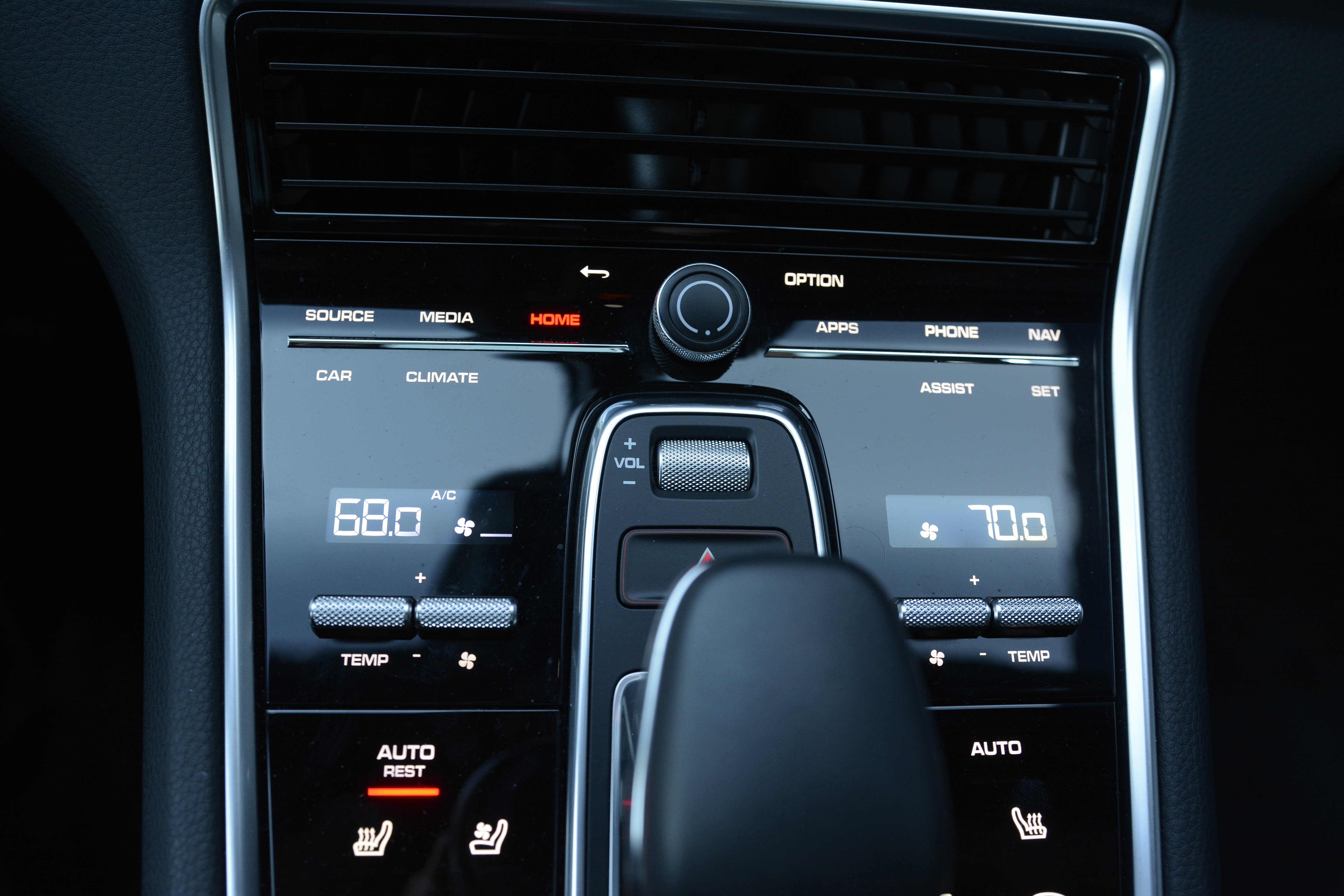 Certified 2023 Porsche Panamera image 23
