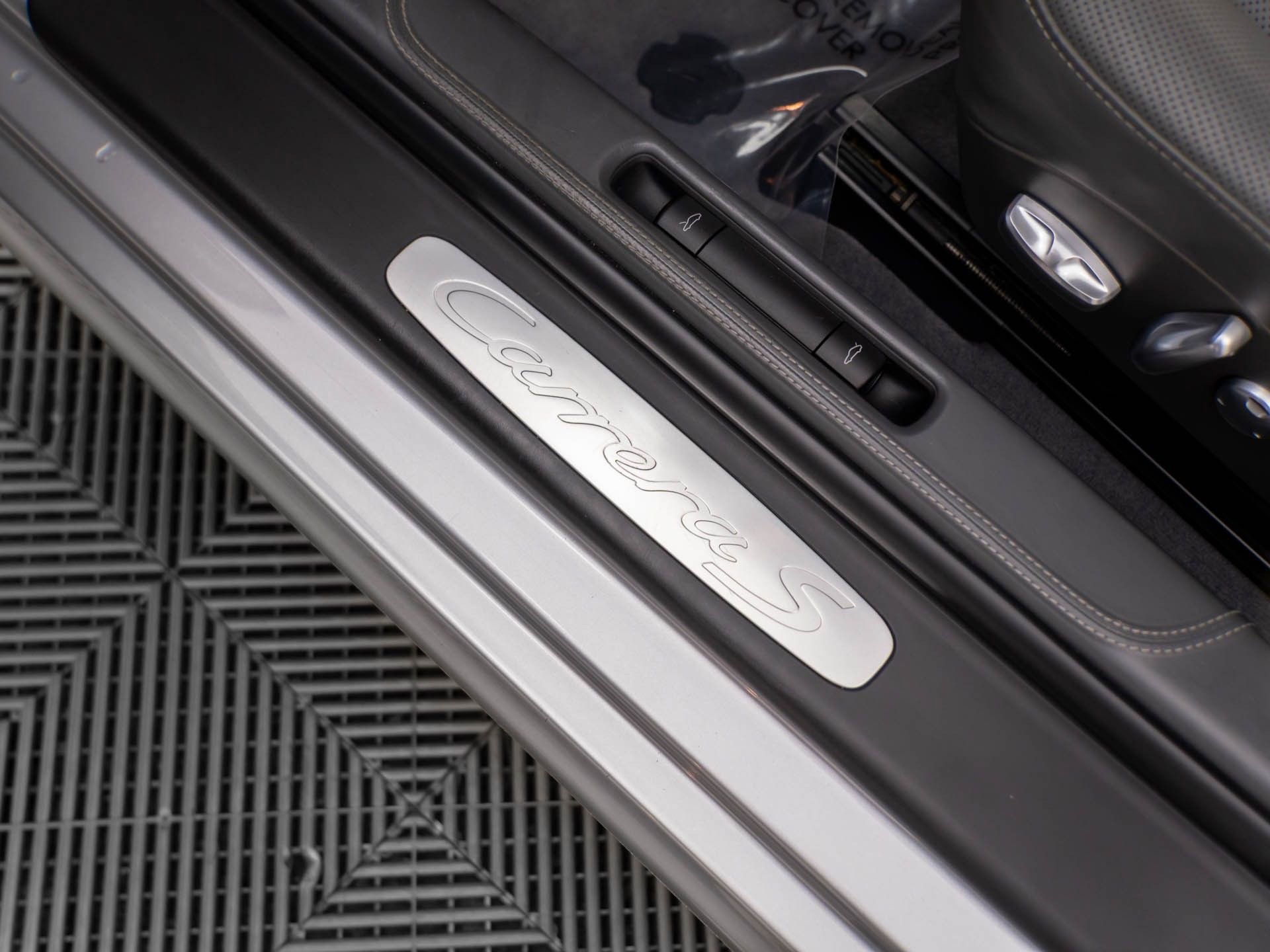 Used 2012 Porsche 911 Carrera S image 16