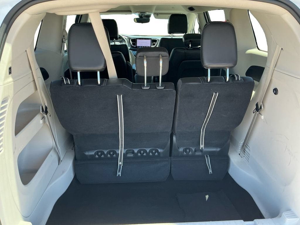 Used 2024 Chrysler Pacifica Touring-L FWD image 21