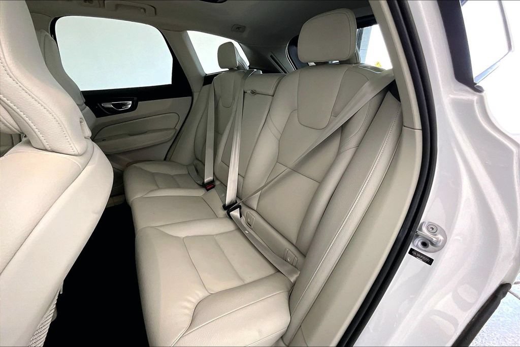 Used 2023 Volvo XC60 B5 Plus AWD/4WD image 30