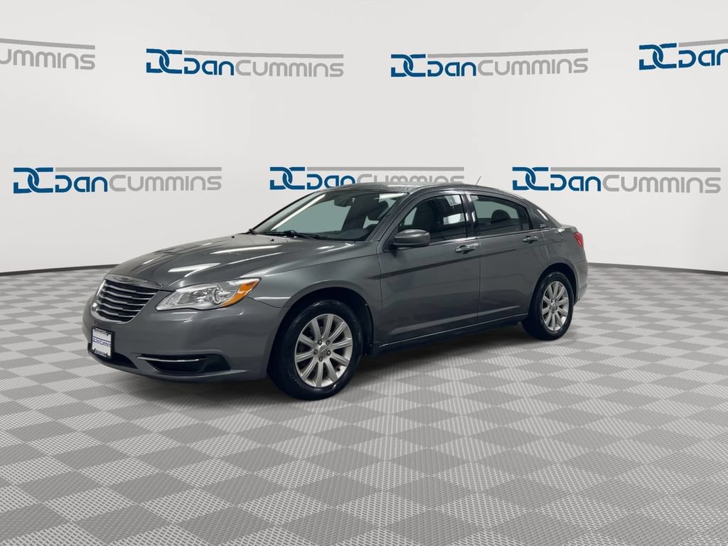 Used 2013 Chrysler 200 Touring FWD image 4