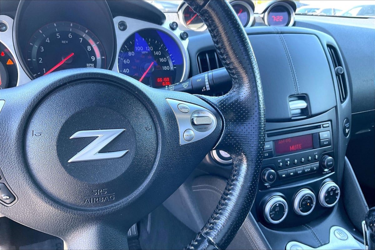 Used 2020 Nissan 370Z Coupe RWD image 16