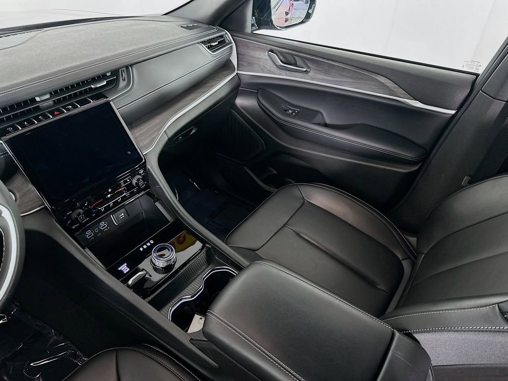 Certified 2025 Jeep Grand Cherokee Limited image 35