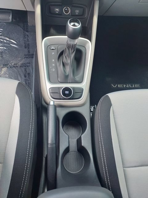 Certified 2025 Hyundai Venue SEL FWD image 32