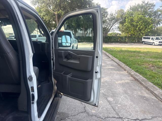 Used 2020 Chevrolet Express 3500 LT w/ LT Preferred Equipment Group RWD image 15