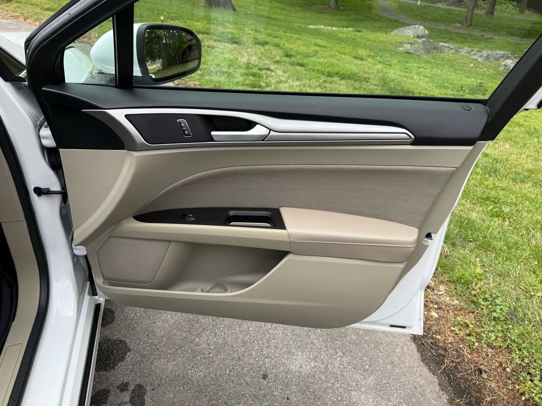 Used 2020 Ford Fusion SE FWD image 36