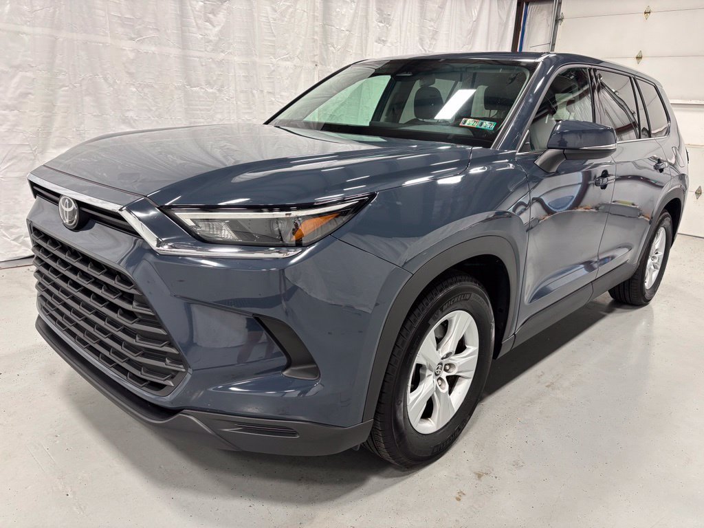 Used 2026 Toyota Grand Highlander AWD image 3