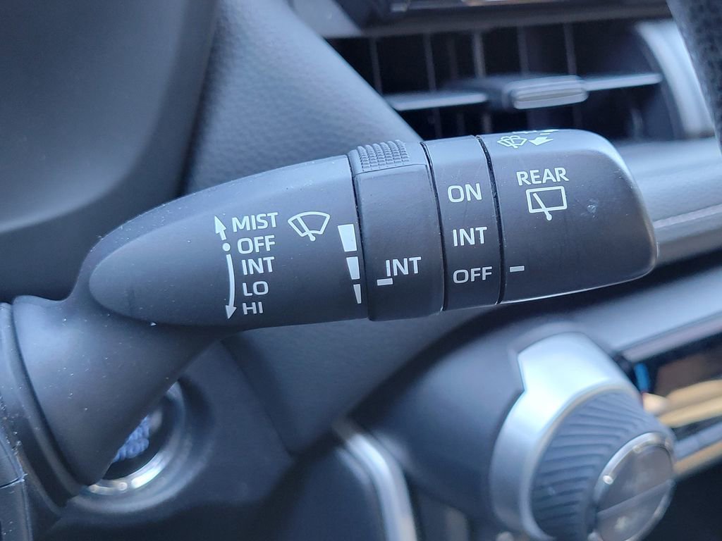 Used 2022 Toyota RAV4 XLE image 30