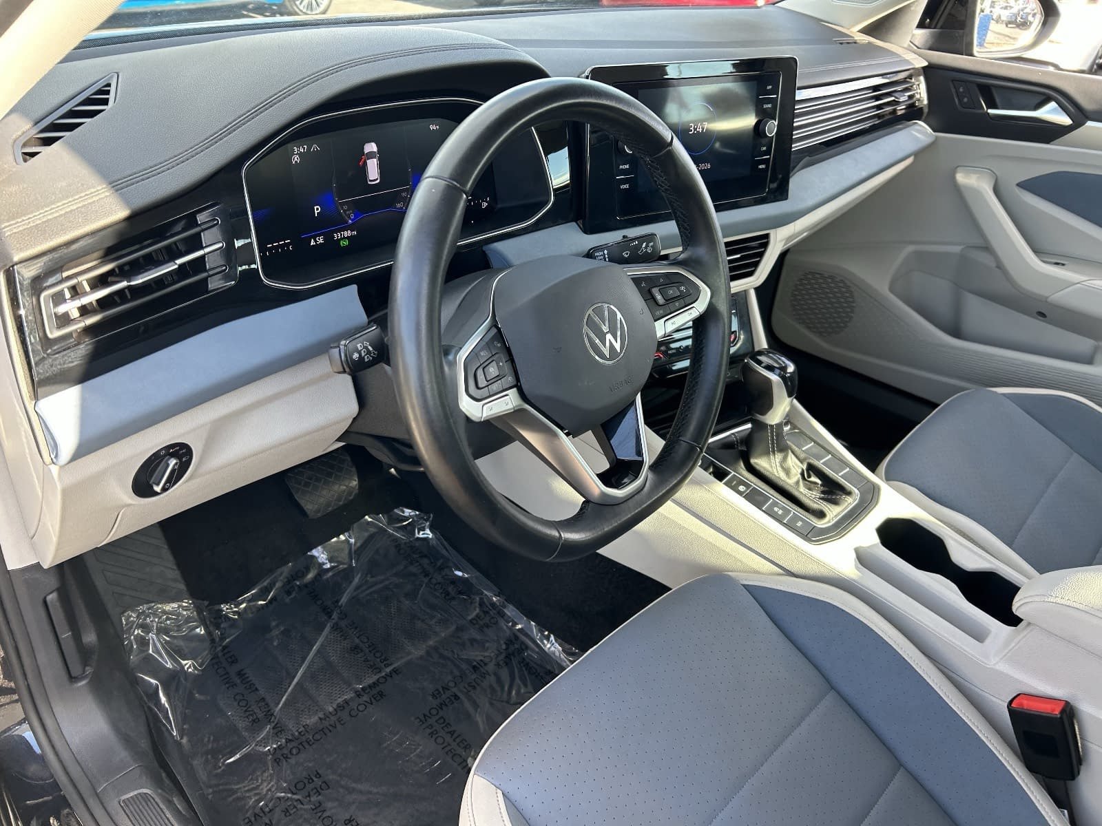 Used 2025 Volkswagen Jetta SE FWD image 21