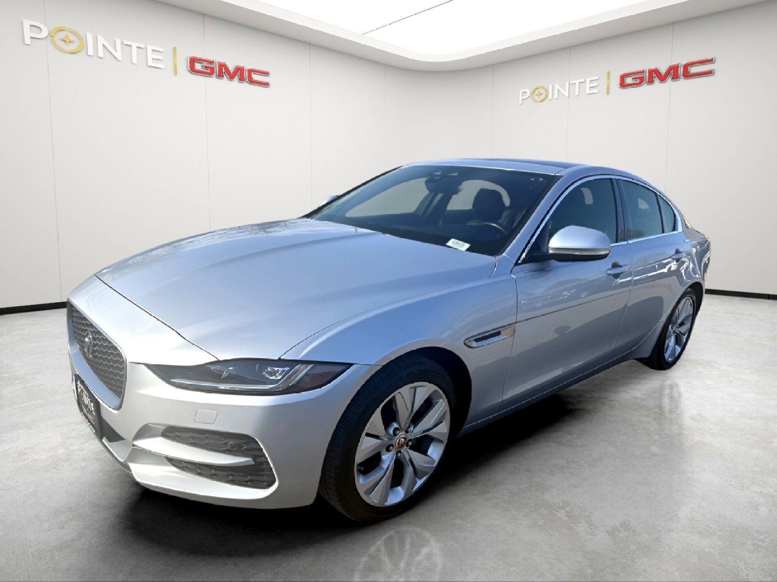 Used 2020 Jaguar XE S image 3