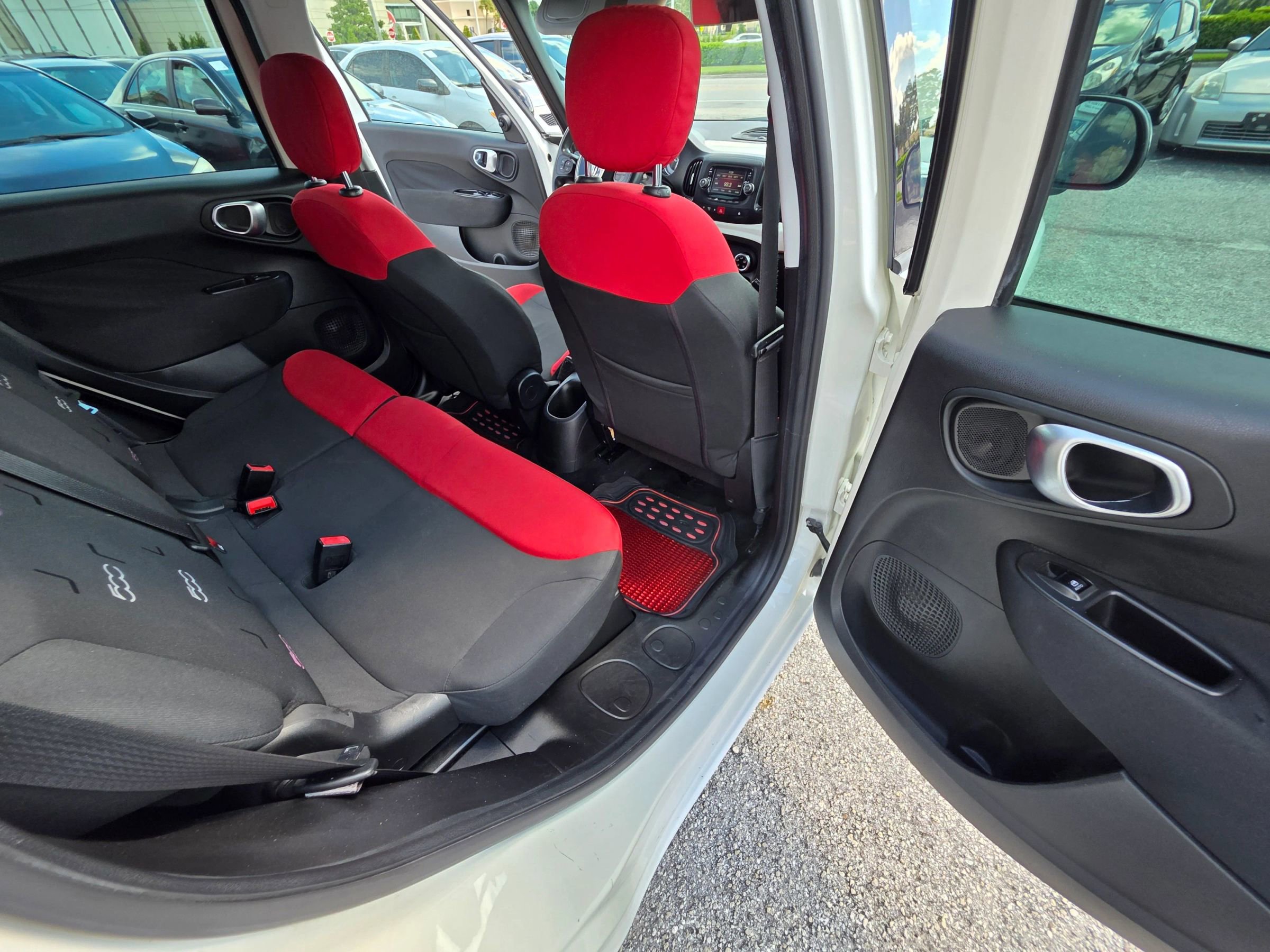 Used 2015 FIAT 500L Pop image 17