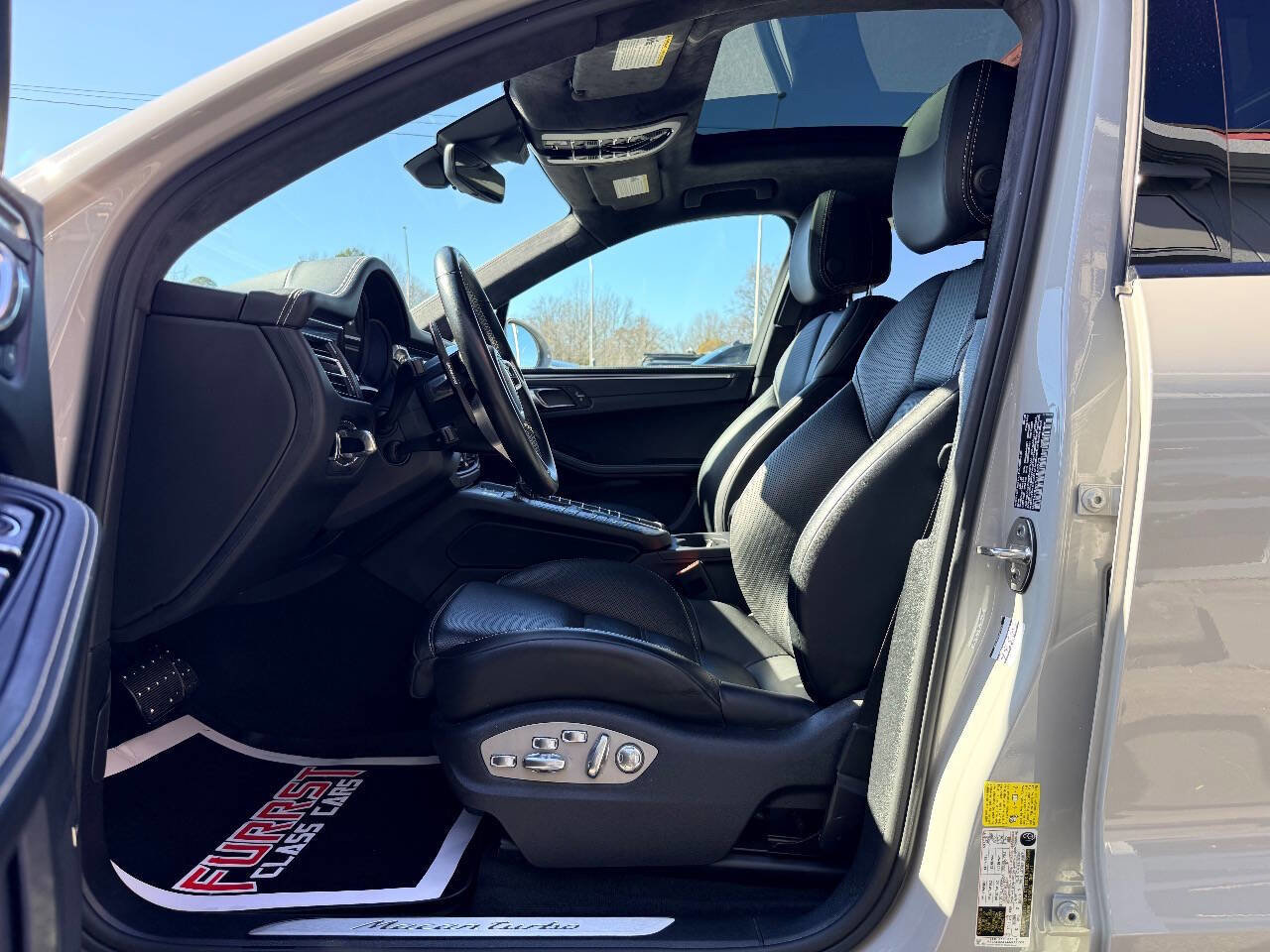 Used 2020 Porsche Macan Turbo image 20