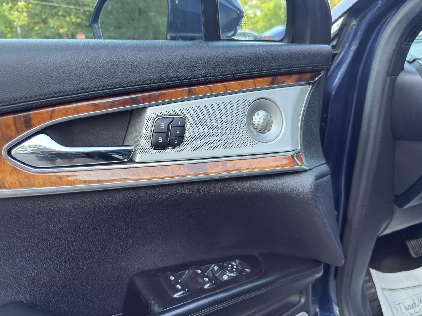 Used 2017 Lincoln MKX Reserve w/ Luxury Package image 18