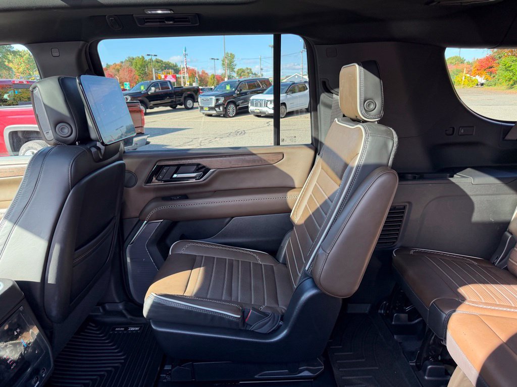 Used 2025 GMC Yukon XL Denali Ultimate AWD/4WD image 19