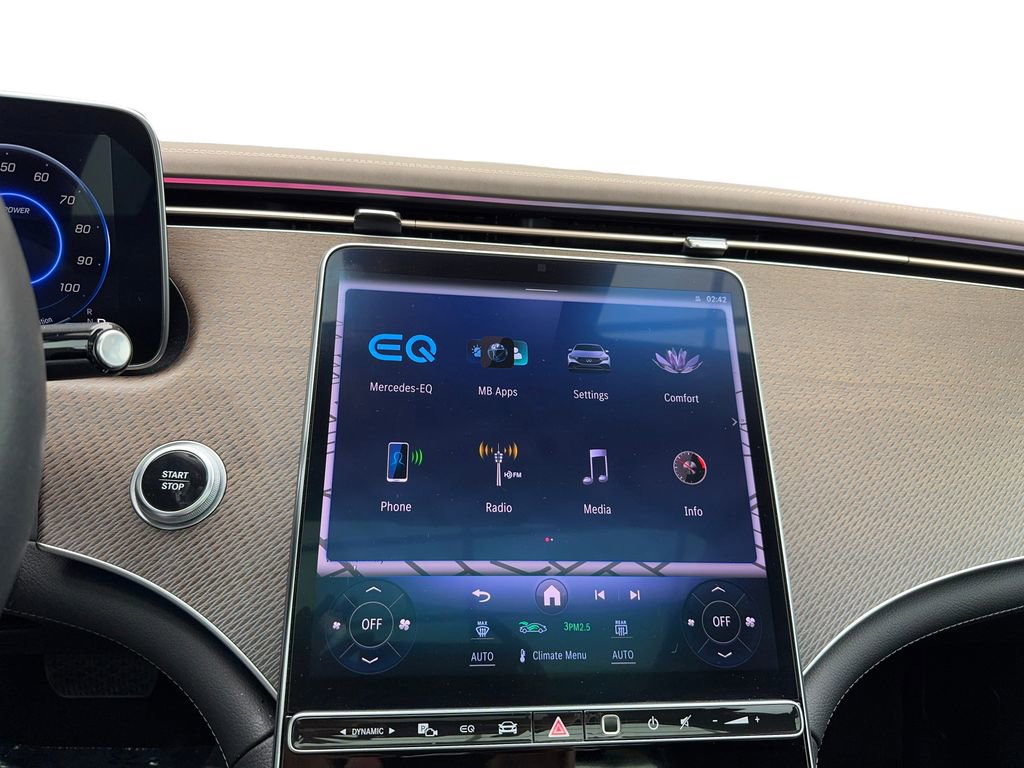 Used 2023 Mercedes-Benz EQE 500 4MATIC Sedan w/ Pinnacle Trim Package image 18