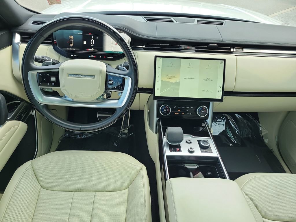Used 2023 Land Rover Range Rover Long Wheelbase SE AWD/4WD image 18
