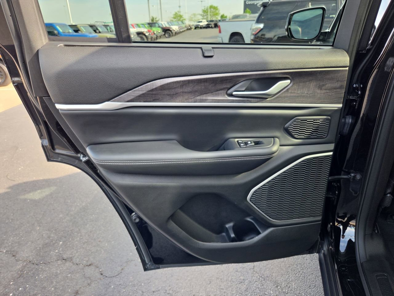 Used 2022 Jeep Grand Cherokee Limited 4xe w/ Luxury Tech Group II image 16