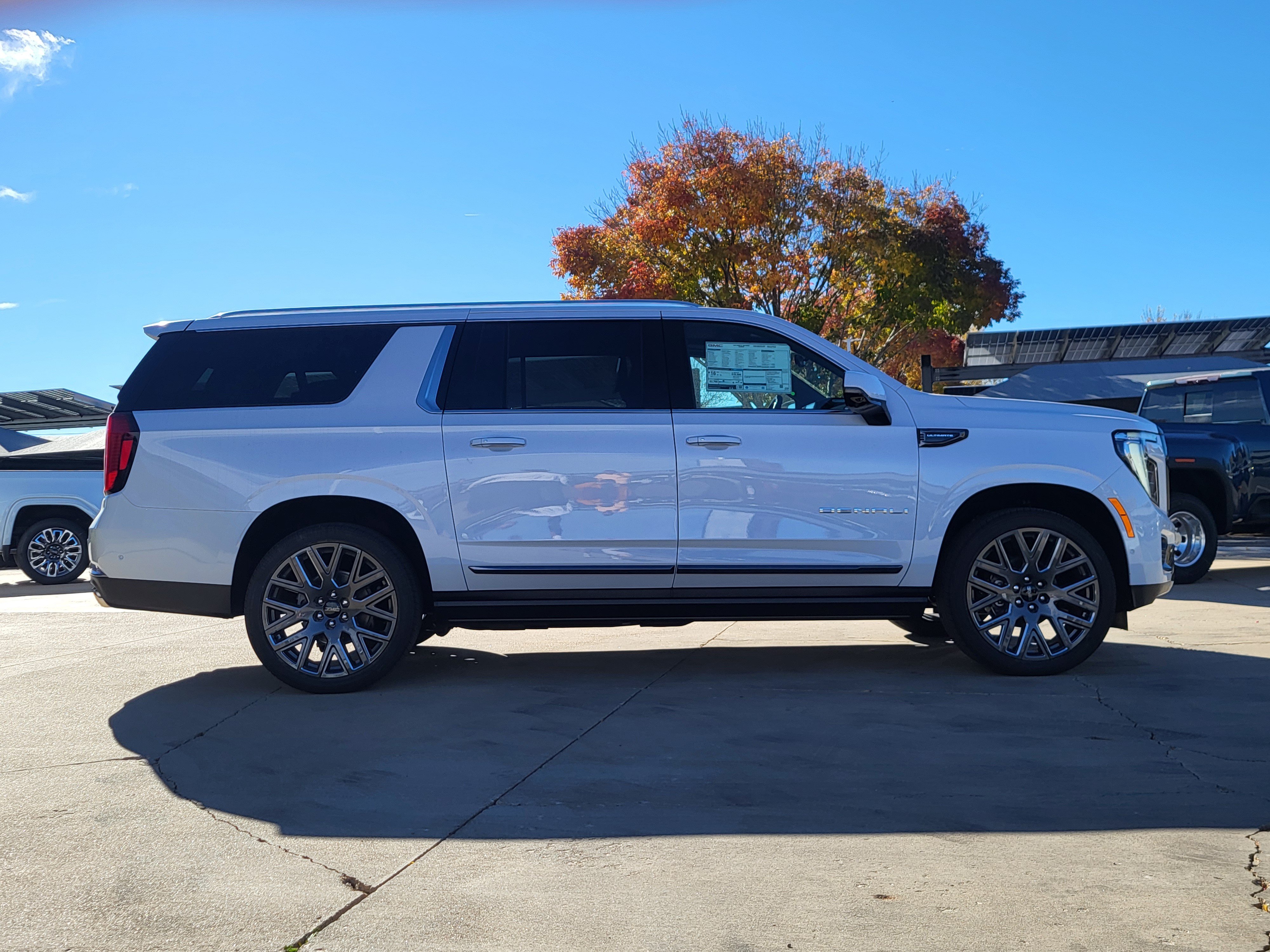 New 2027 GMC Yukon XL Denali Ultimate w/ LPO, Illumination Package AWD/4WD image 6