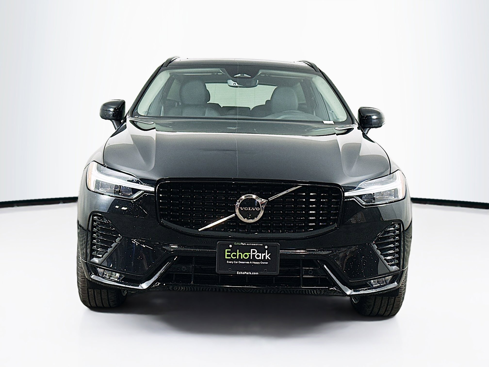 Used 2025 Volvo XC60 B5 Plus image 2