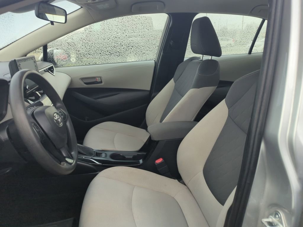 Used 2022 Toyota Corolla LE image 6