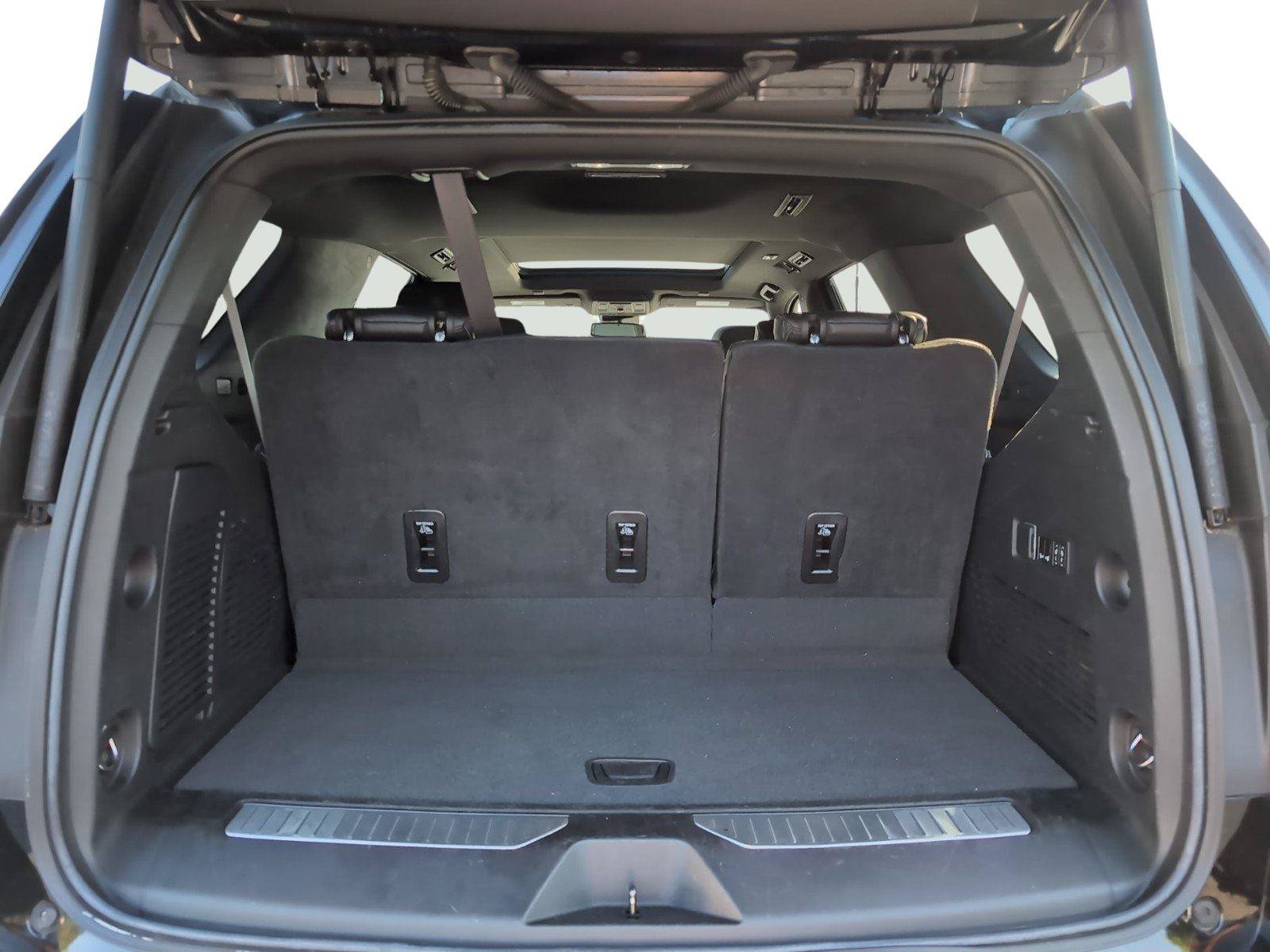 Used 2024 Chevrolet Tahoe RST w/ Luxury Package AWD/4WD image 5
