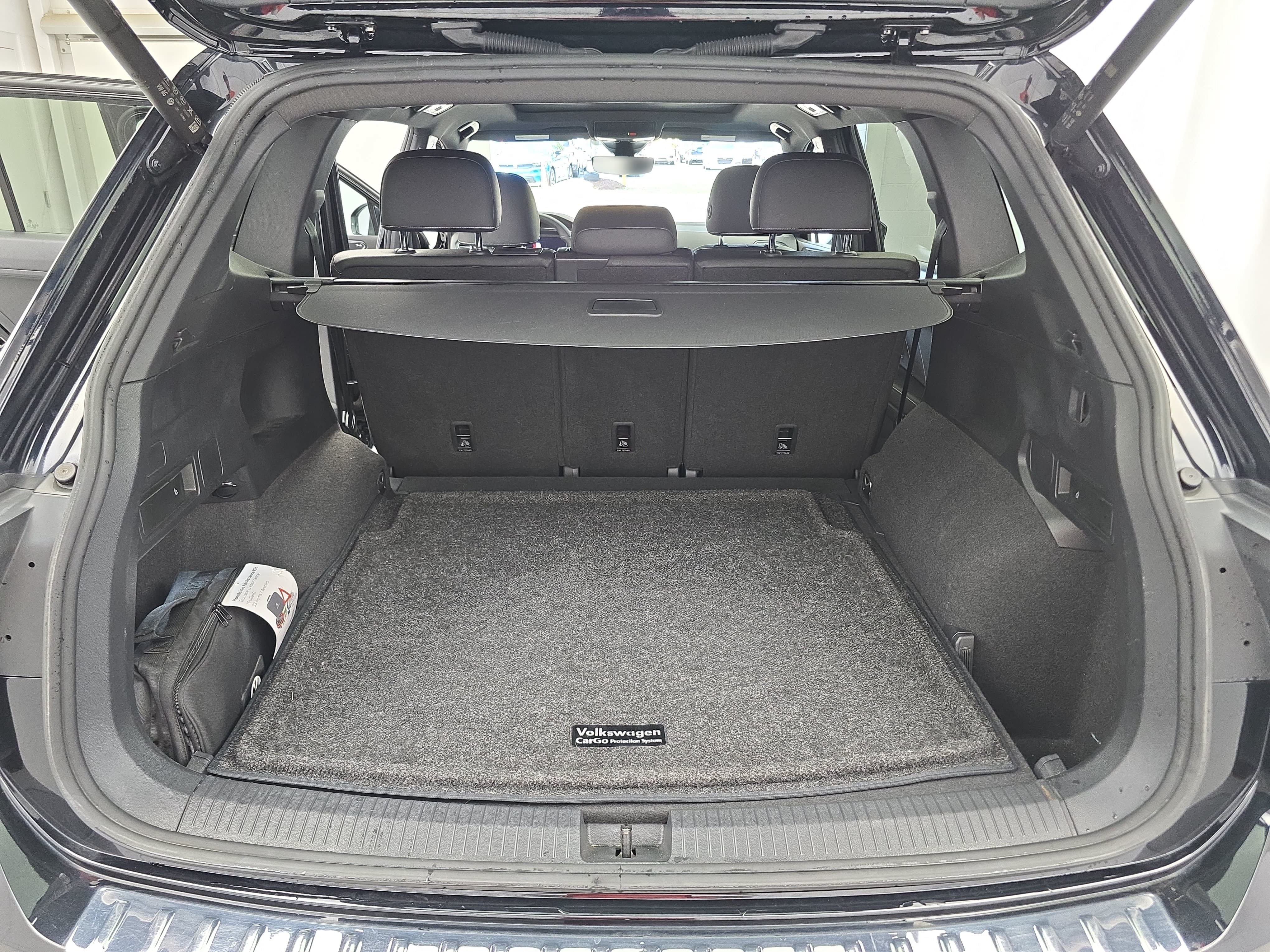 Certified 2023 Volkswagen Tiguan SEL R-Line AWD/4WD image 12