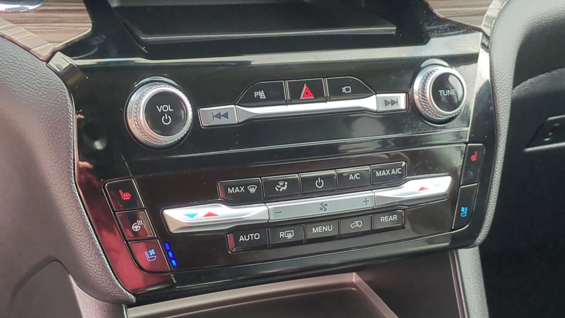 Used 2023 Ford Explorer Limited image 26