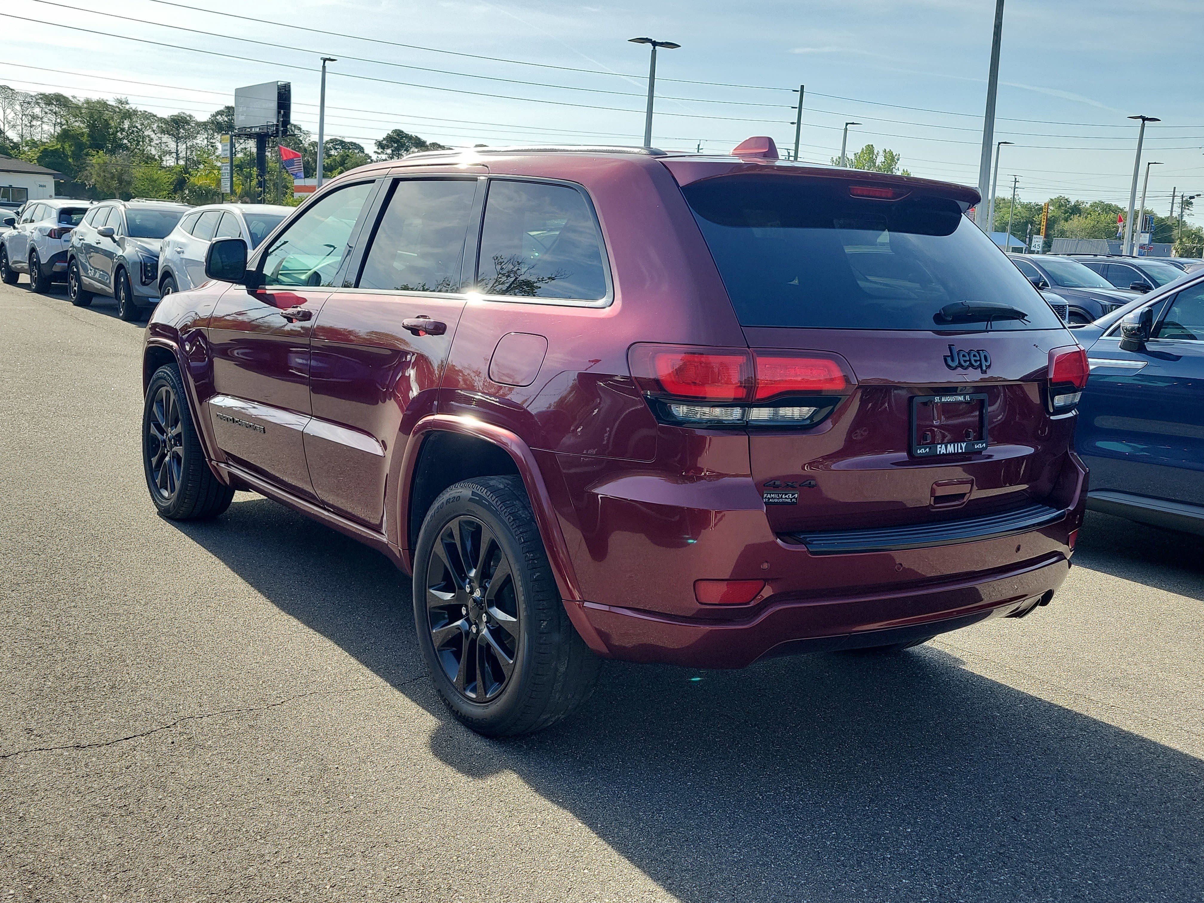 Used 2018 Jeep Grand Cherokee Altitude AWD/4WD image 4