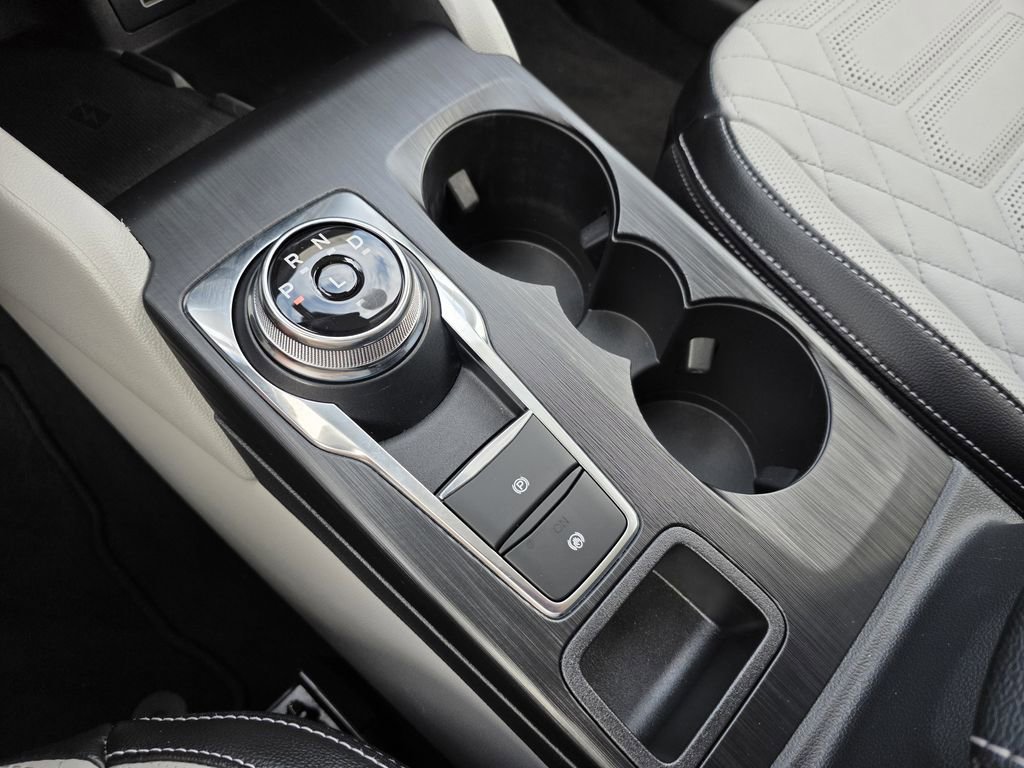 Used 2024 Ford Escape Platinum w/ Premium Technology Package image 26