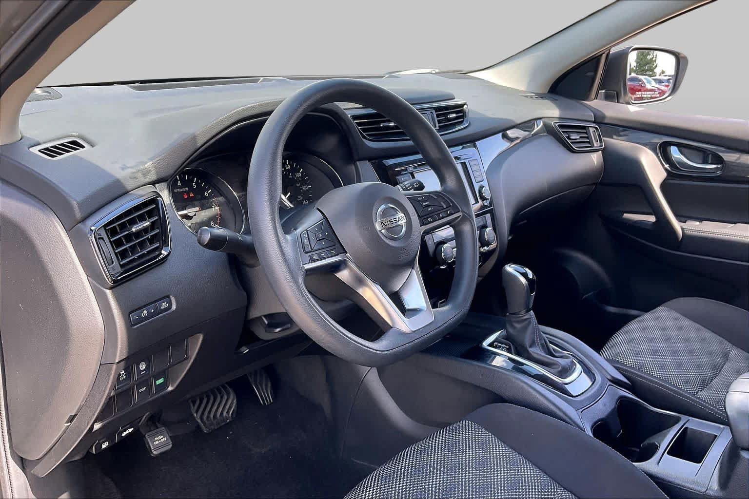 Used 2020 Nissan Rogue Sport SV FWD image 16