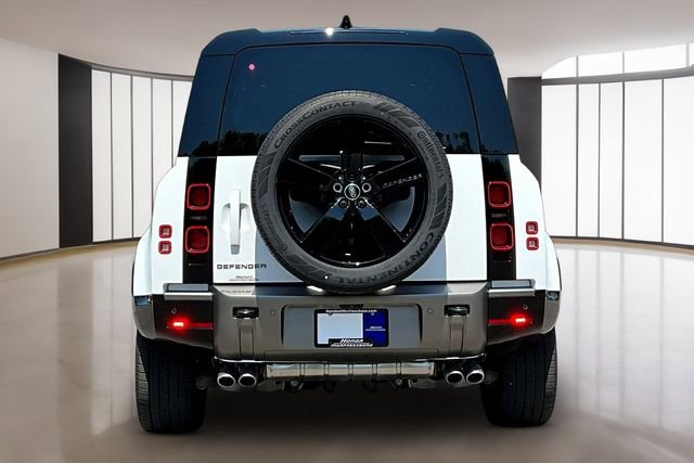 Used 2025 Land Rover Defender 110 X-Dynamic SE image 5