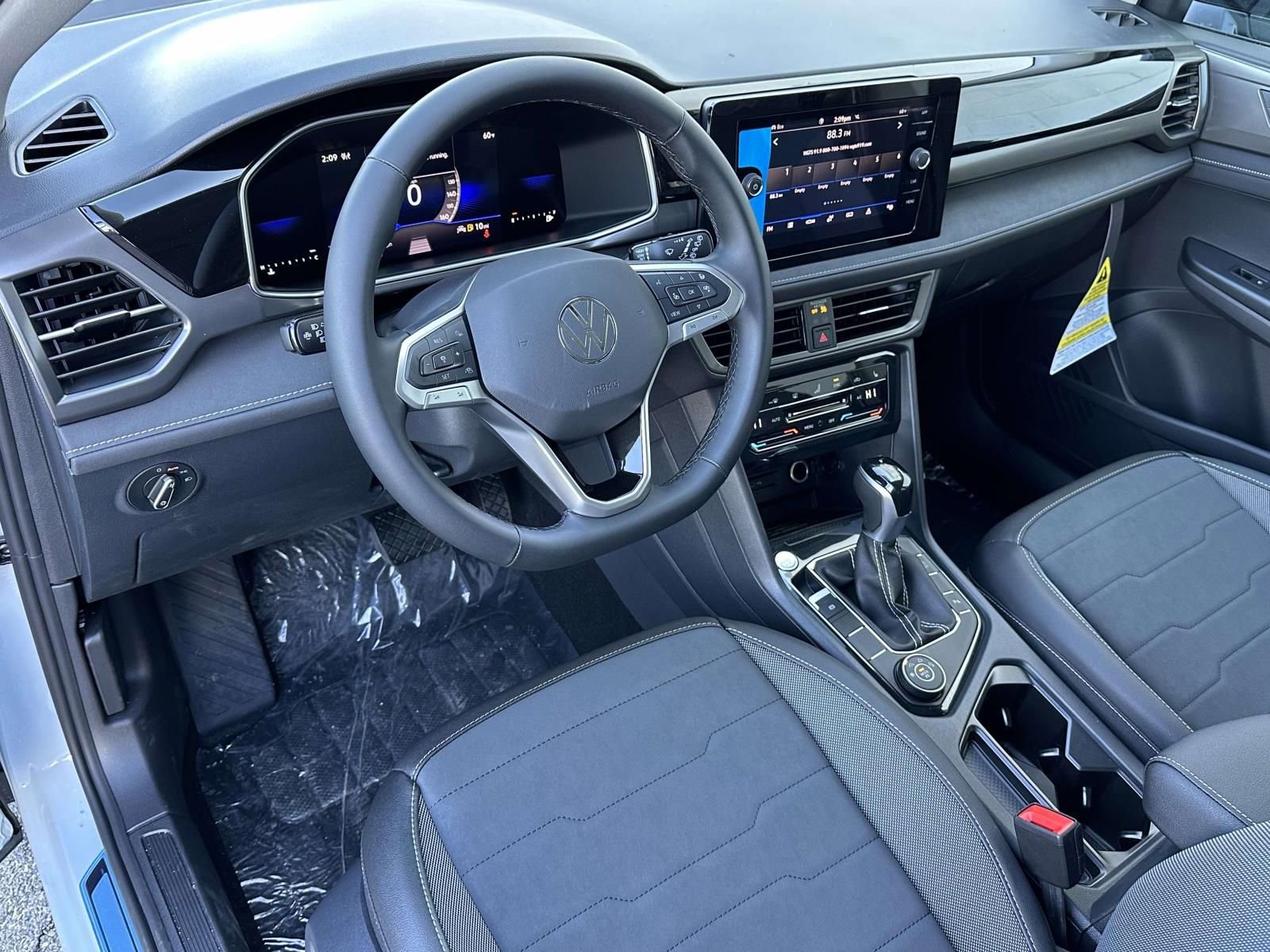 New 2026 Volkswagen Taos SE image 10