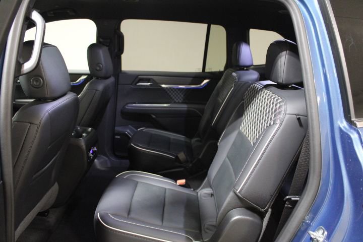 Used 2024 GMC Acadia Denali image 22