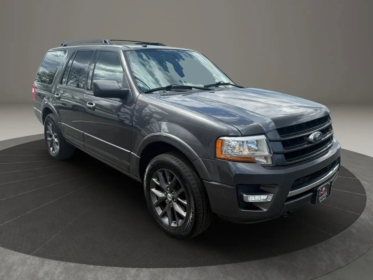 Used 2017 Ford Expedition Limited w/ Equipment Group 301A AWD/4WD image 5
