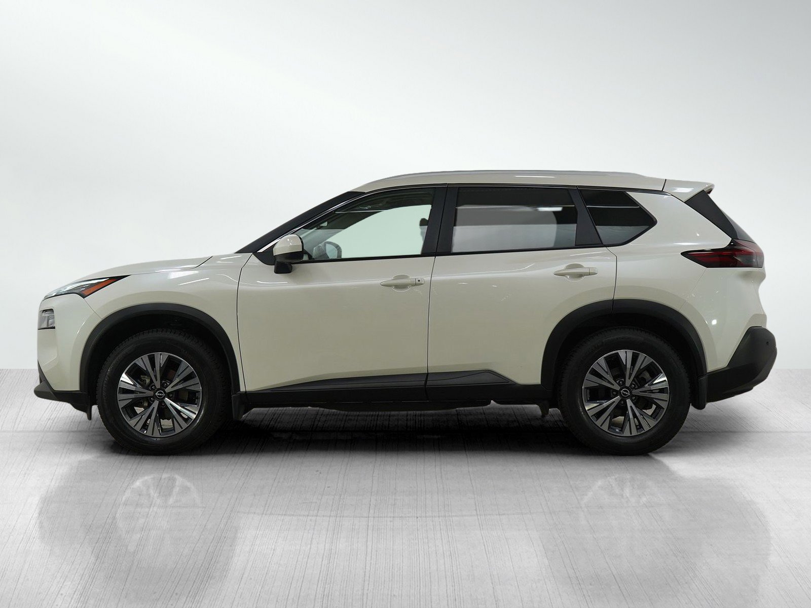 Used 2023 Nissan Rogue SV w/ SV Premium B Package image 2