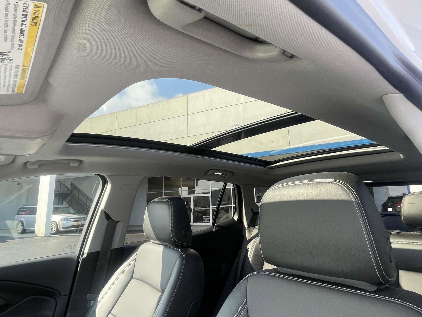 Certified 2024 GMC Terrain SLT w/ Infotainment Package II image 9